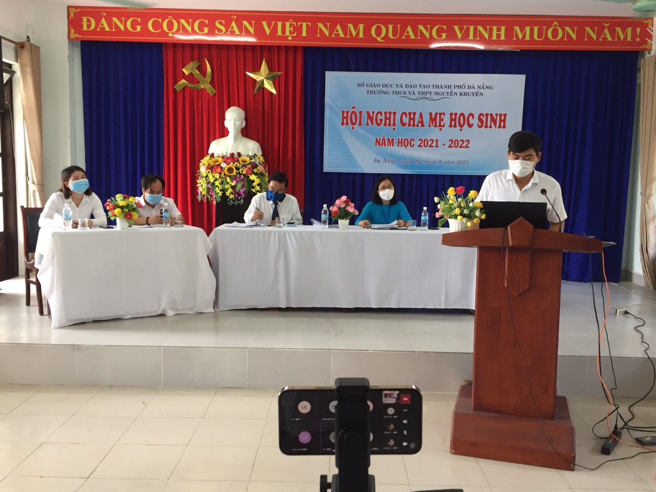 Thầy Nguyễn Văn Lộc-Phó Hiệu trưởng : báo cáo về tình hình thực